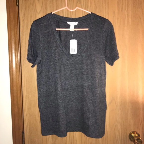 V Neck Tee Bundle of 2 - NWT Sz Small - Picture 2 of 4